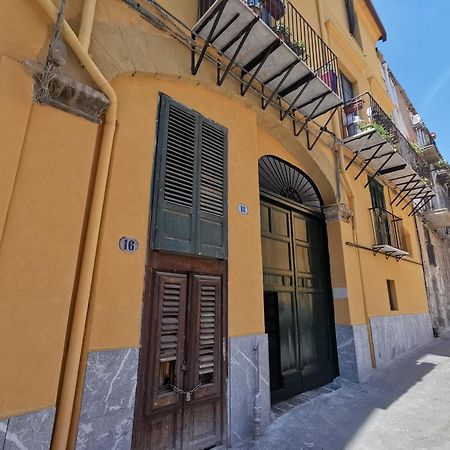 Vicolo Paterno Apartments Палермо Екстериор снимка