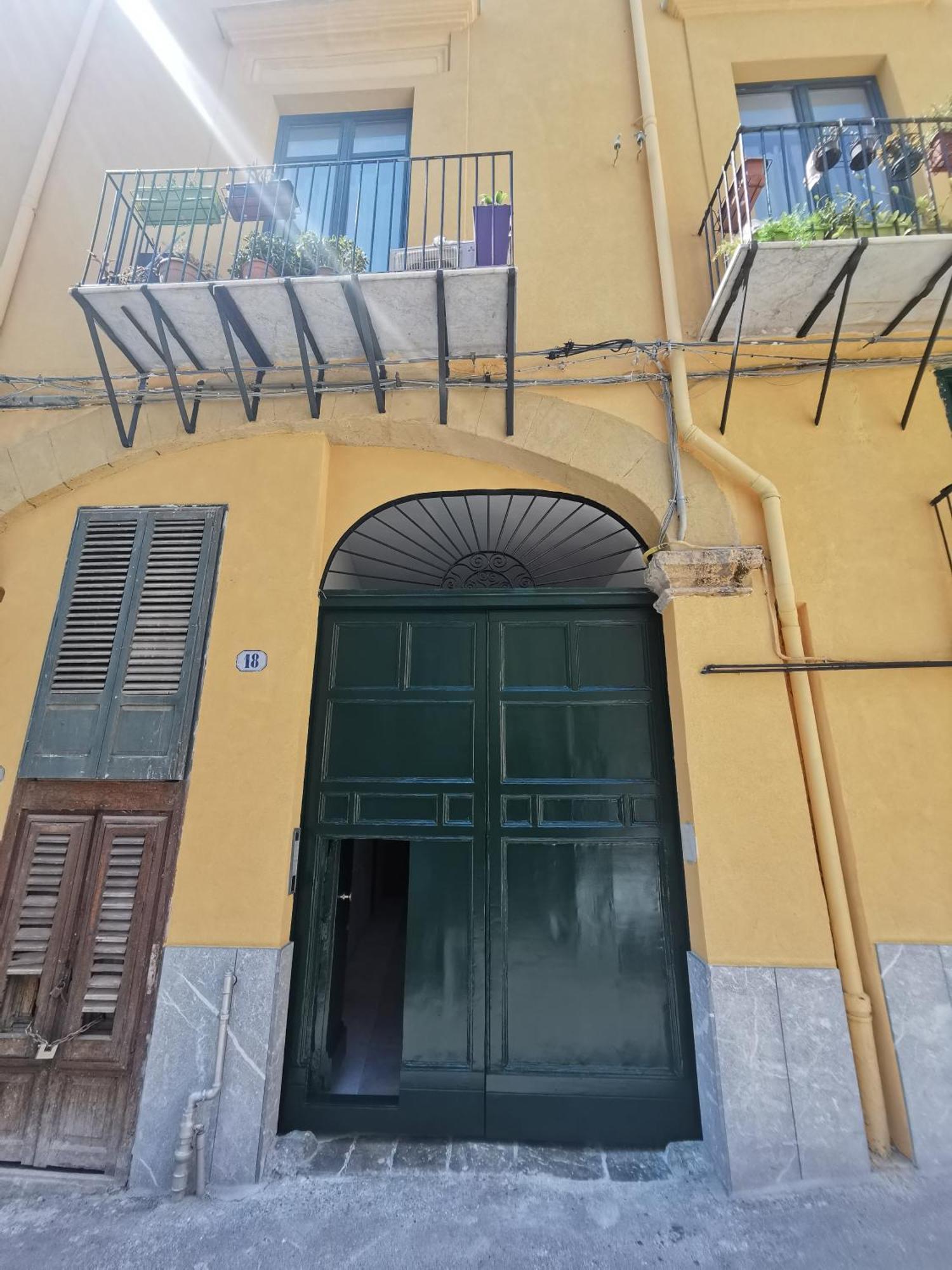 Vicolo Paterno Apartments Палермо Екстериор снимка